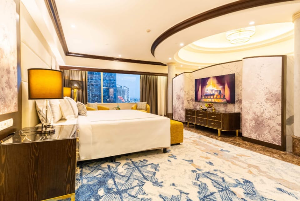Suite, Multiple Beds, Non Smoking (The Casablanca) | Premium bedding, in-room safe, desk, free cribs/infant beds