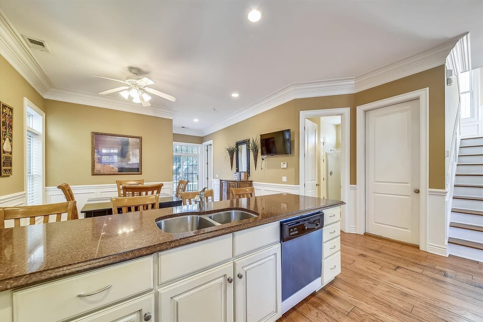 Main Level-Kitchen
