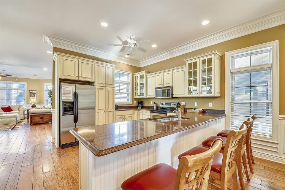 Main Level-Breakfast Bar