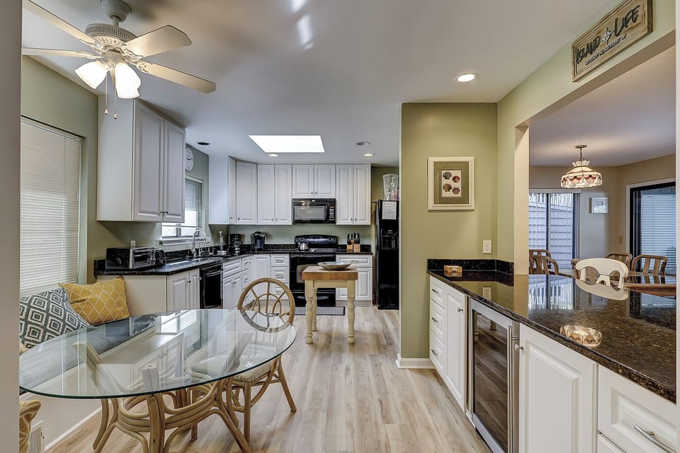 Kitchen/Breakfast Area