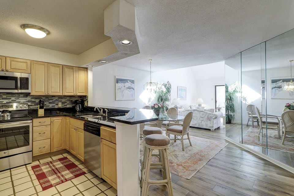 Kitchen/Dining Area