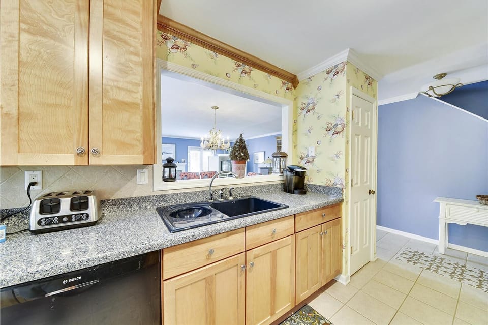 Main Level-Kitchen