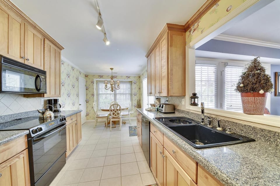 Main Level-Kitchen