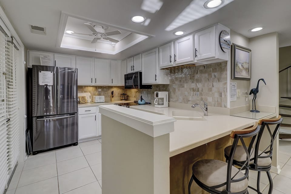 Kitchen with Breakfast Bar