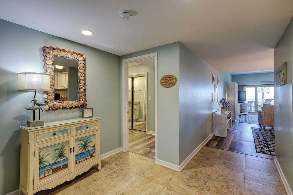 Hall to Bedrooms