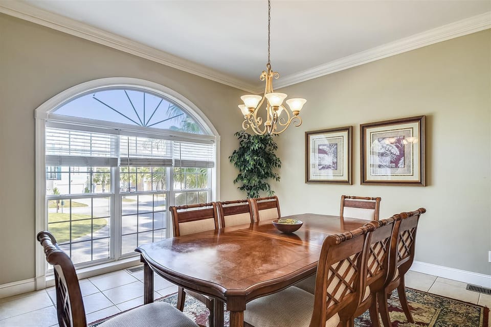 Main Level-Dining Area