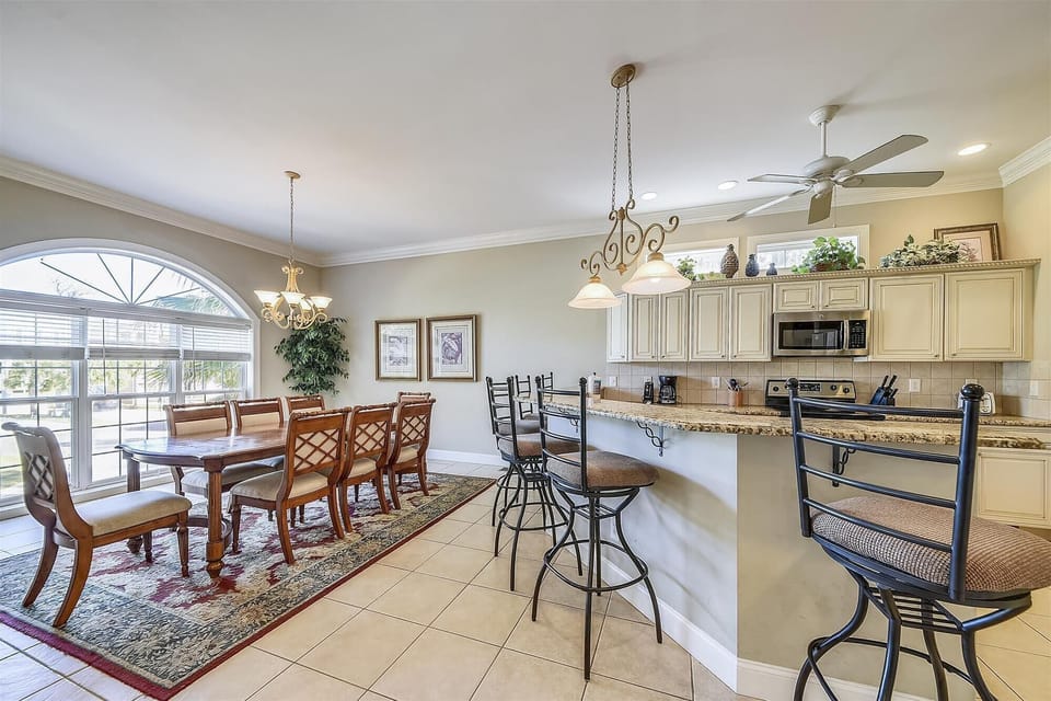 Main Level-Breakfast Bar
