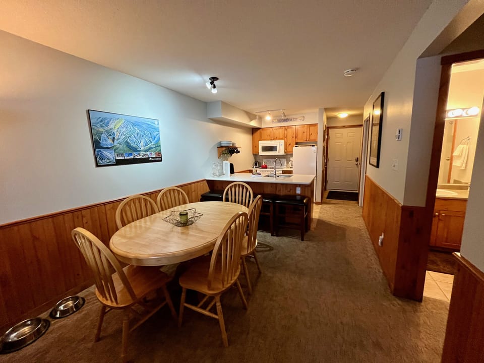 Dining Area - Seats 6 and 4 Breakfast Bar Chairs 