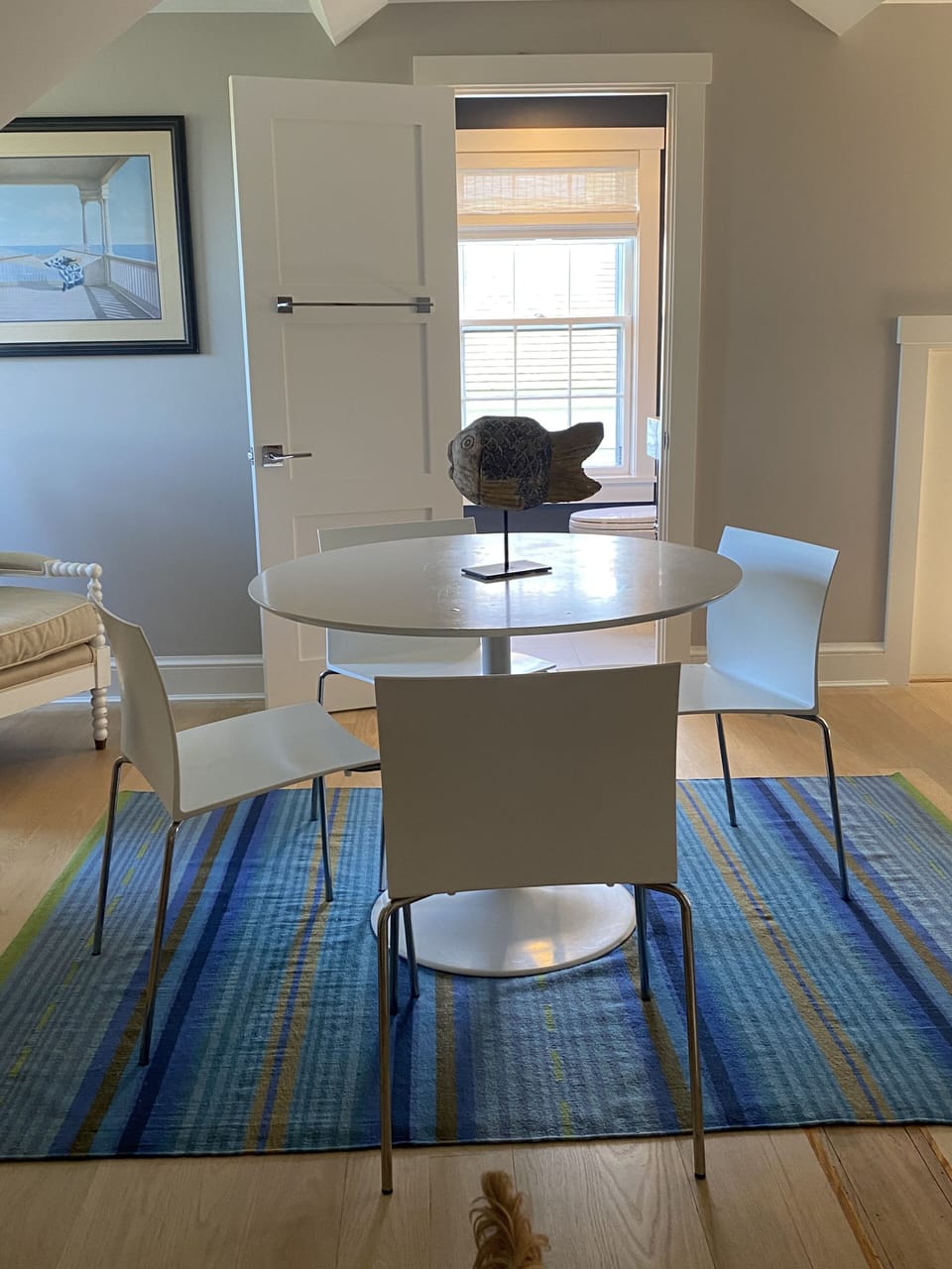 "Bunk" area on third floor with table and lots of chairs. Great for work/play.