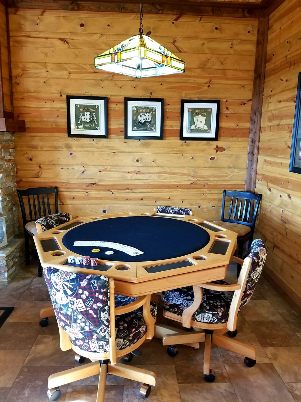 Game/Poker table.