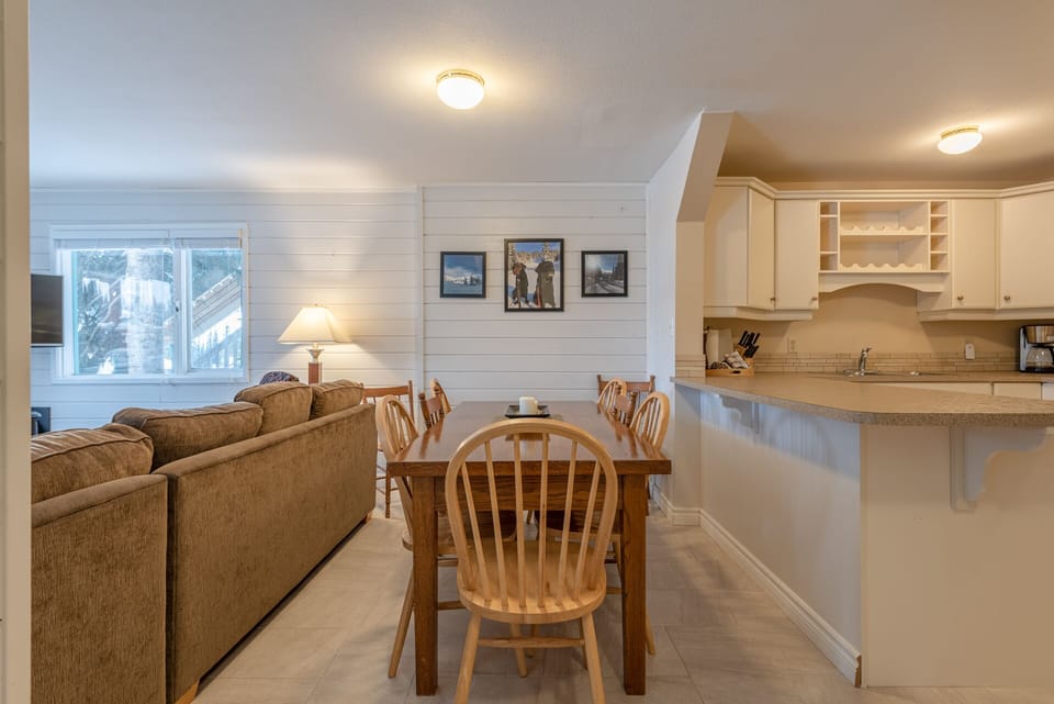 Large Dining Space - Seats 6