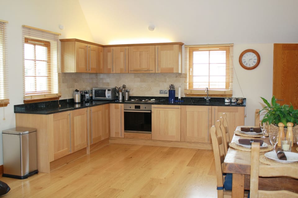 Full kitchen with washing machine, tumble dryer, fridge/freezer and dishwasher