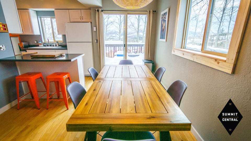 Dining area, seating for 6.  Bar seating for 2.