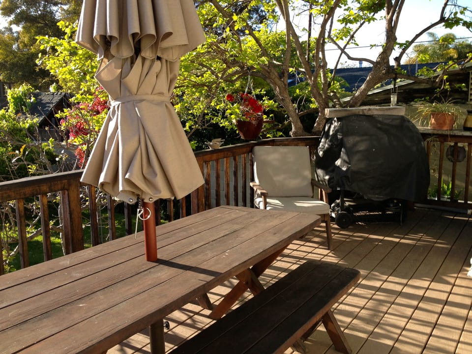 Huge deck.Table seats six..  Gas barbecue. 