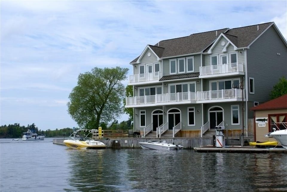 Three floors on the Left
