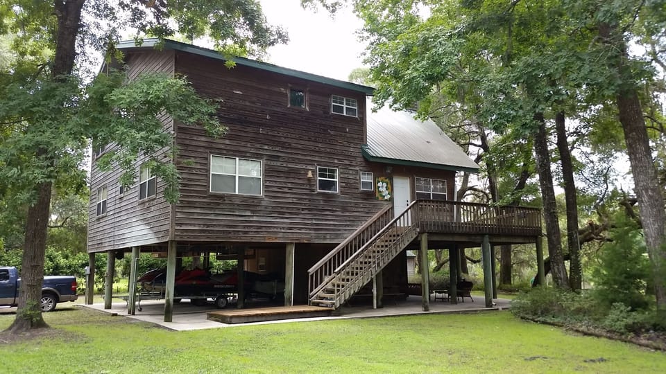 Side View of house entering the property from the road