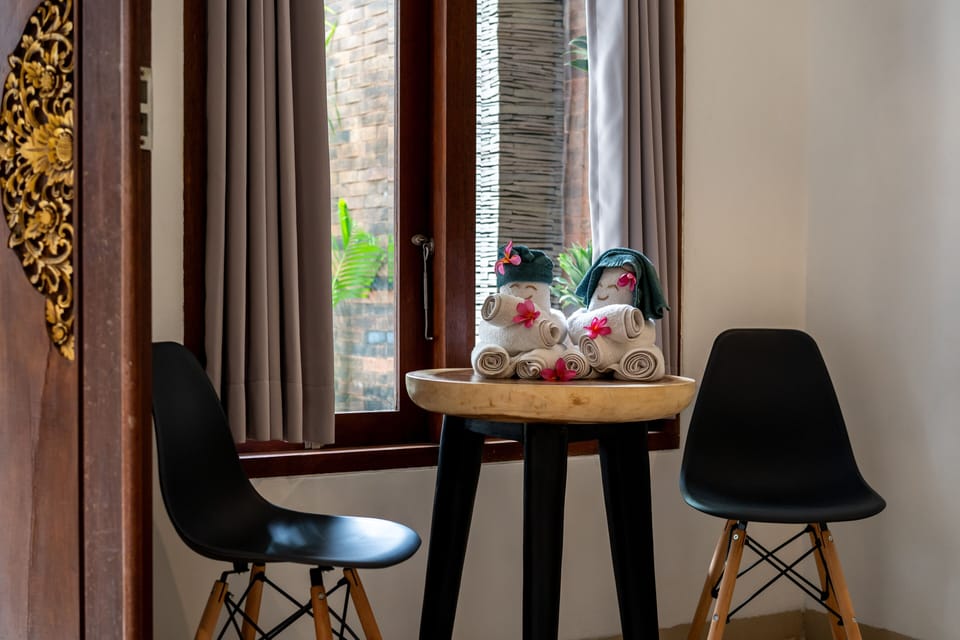 King Room with Pool View | Premium bedding, in-room safe, desk, laptop workspace