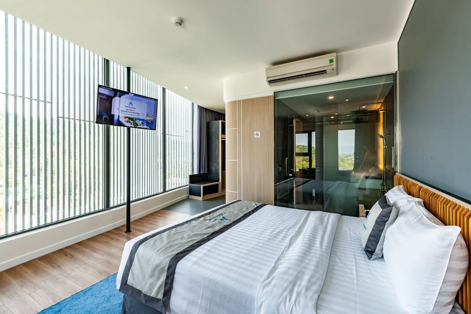 Deluxe Double Room | In-room safe, desk, soundproofing, free WiFi