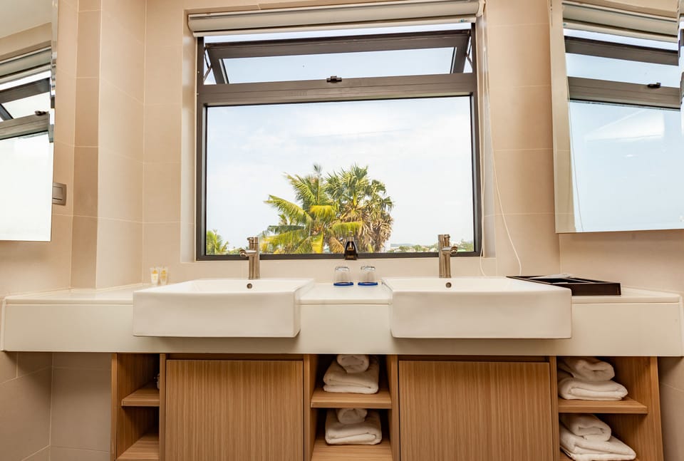 Superior Family Room | Bathroom | Shower, free toiletries, hair dryer, slippers