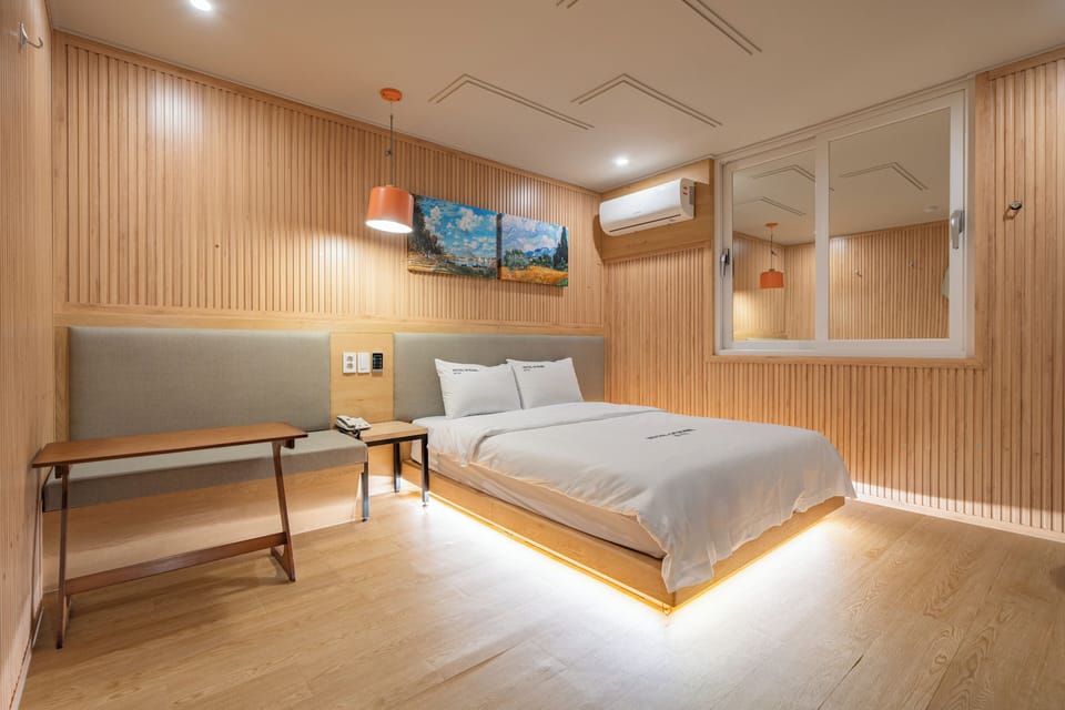 Double Room | Individually decorated, individually furnished, blackout drapes