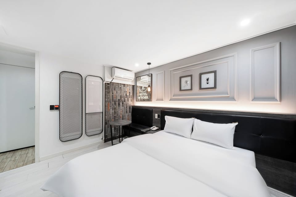 Standard Double Room | Individually decorated, individually furnished, desk, laptop workspace