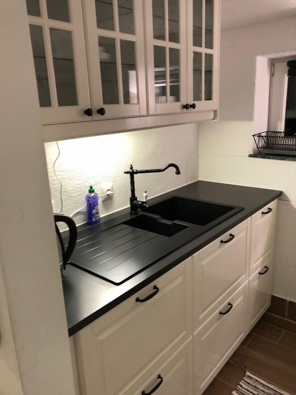House, 2 Bedrooms | Private kitchen | Full-size fridge, microwave, oven, stovetop