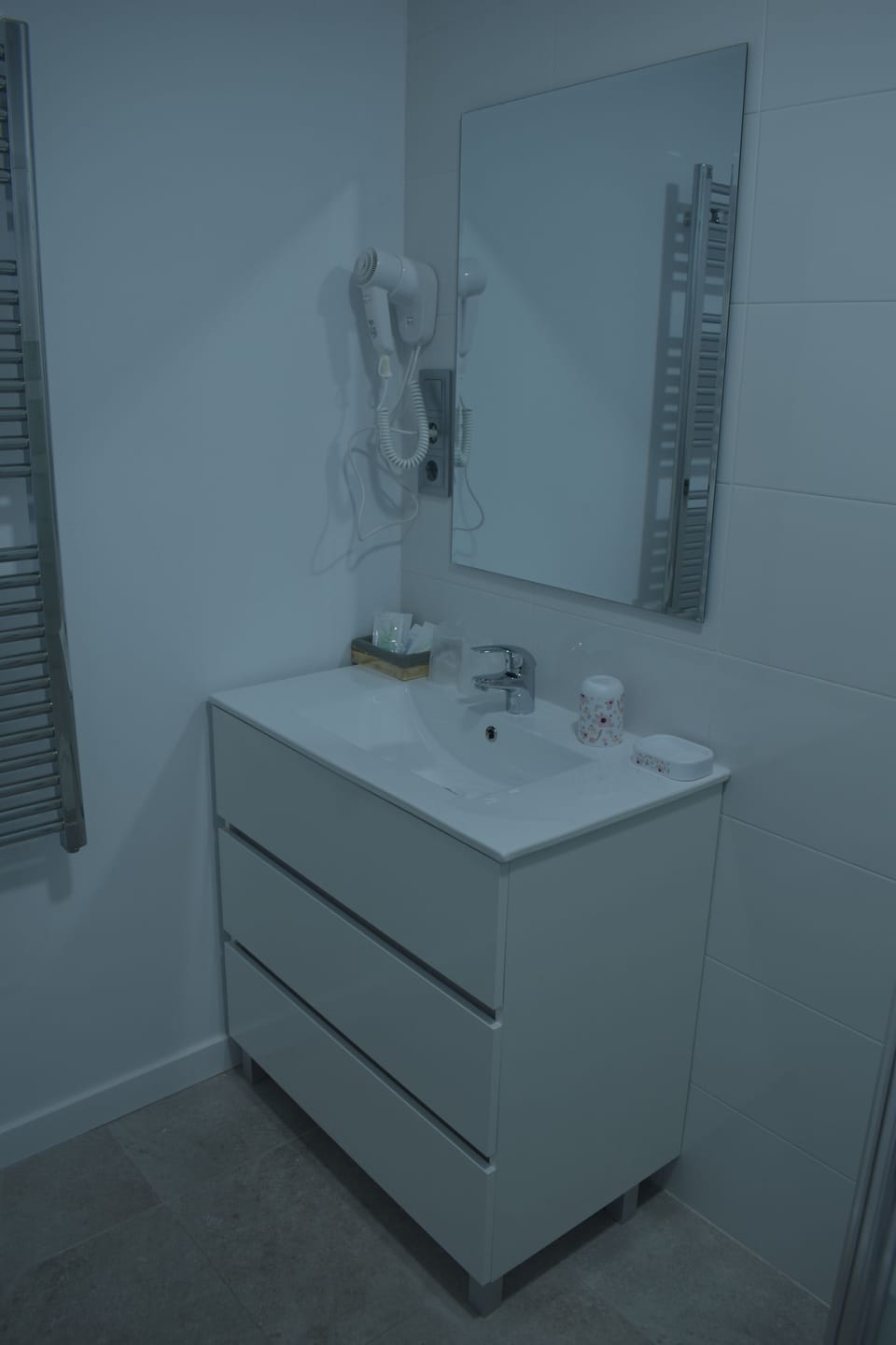 Basic Double Room | Bathroom | Combined shower/tub, free toiletries, towels