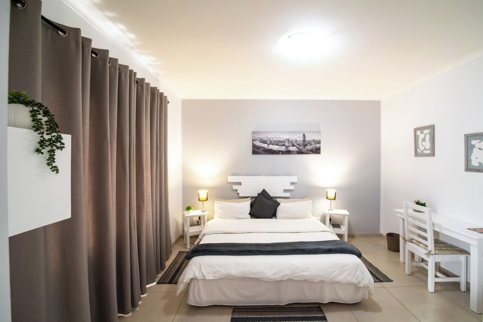 Deluxe-Double Room 2 | Laptop workspace, blackout drapes, soundproofing, WiFi (free)