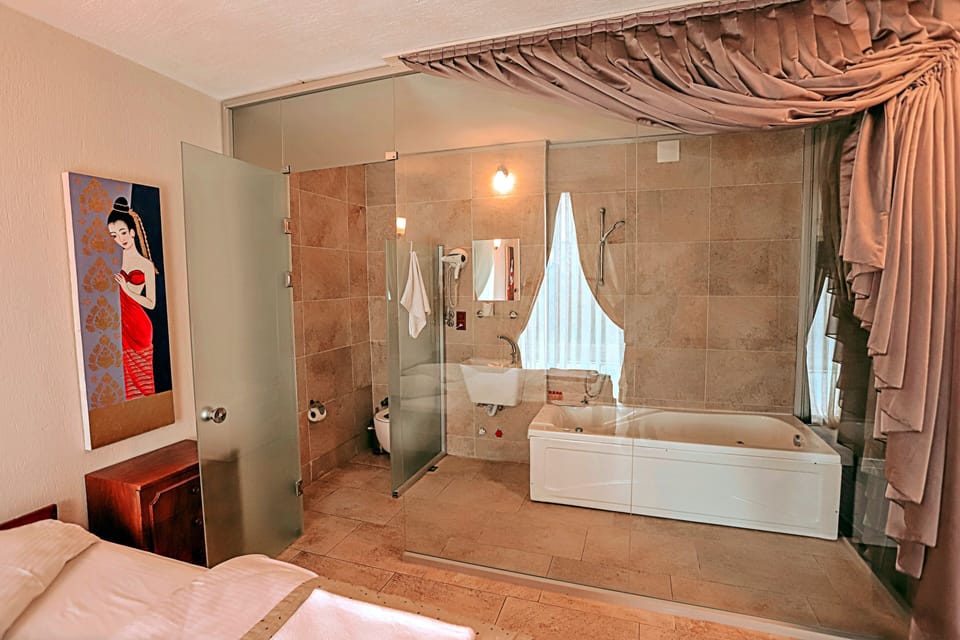 Panoramic Triple Room, Jetted Tub, Valley View | Jetted tub