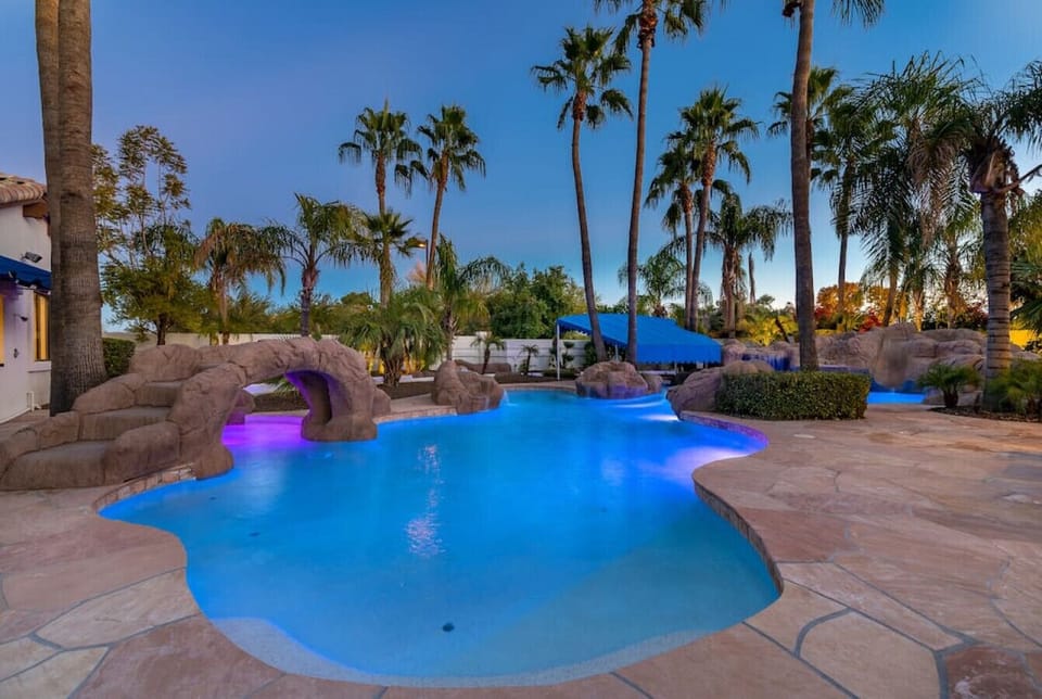 [Heated Pool] Resort Style heated saltwater pool and lazy river