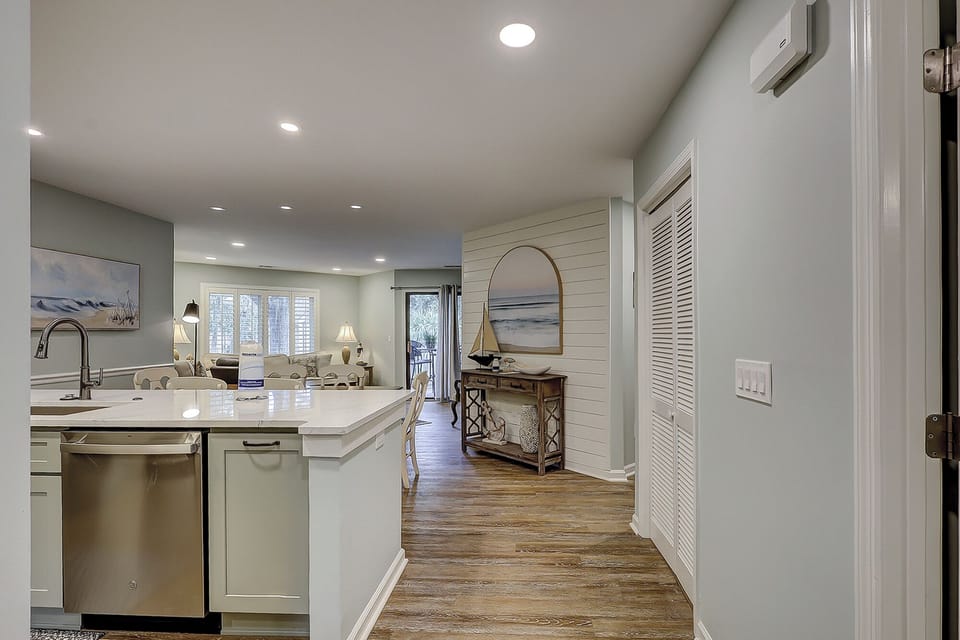 Kitchen/Entry