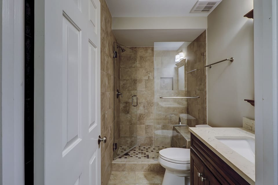 1st Level Twin Bath