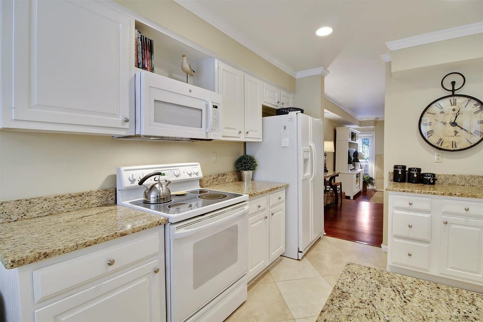 Main Level-Kitchen-_MG_5170.JPG