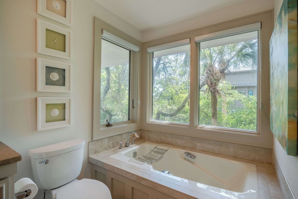 Entry Middle Level - Bathroom
