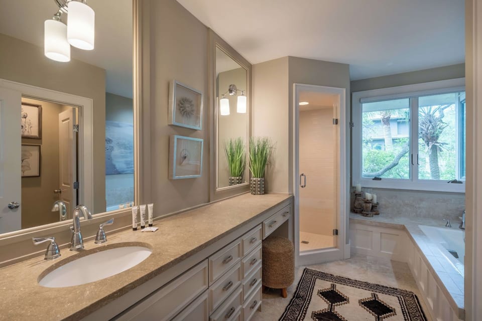 Entry Middle Level - Bathroom
