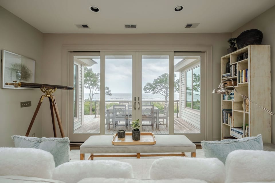 Main Upper Level - Sitting Area