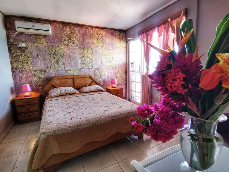 Queen room with sea view | WiFi (free), bed sheets