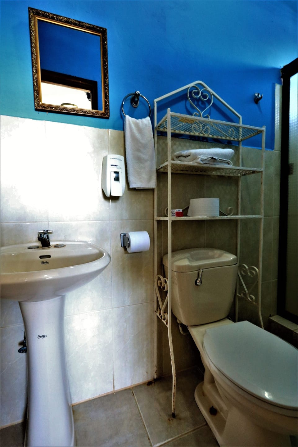 Standard Quadruple Room, 2 Double Beds, Non Smoking | Bathroom | Shower, towels