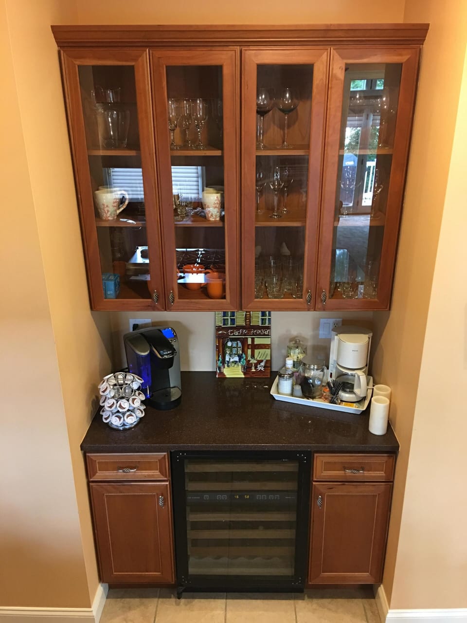Kitchen coffee bar w Keurig & Krups, coffee grinder, tea pot, drink cooler