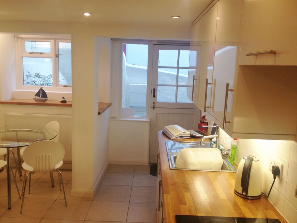 Sunny fresh and cosy for all seasons