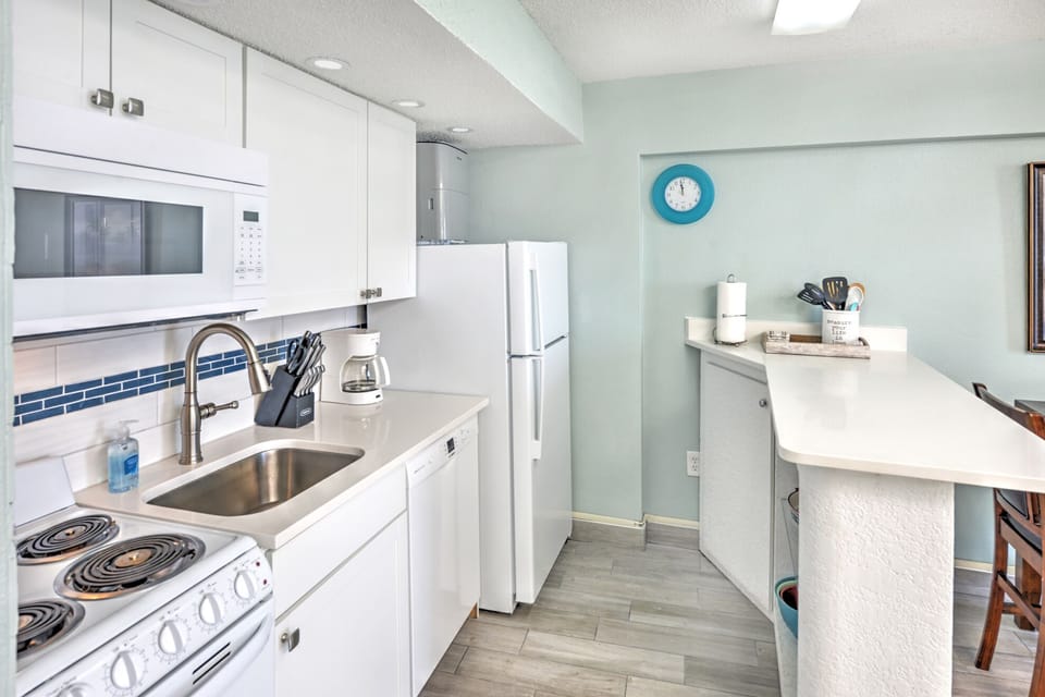 Fully Stocked Kitchen