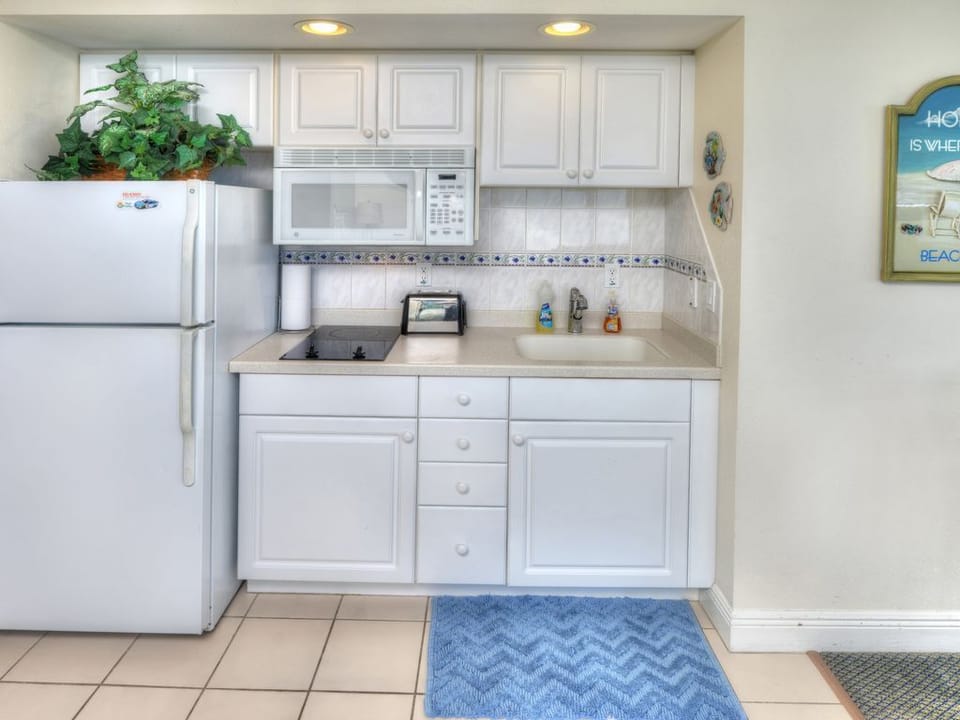 Fully stocked Kitchen for all your meal prep needs! #FullKitchen #VacationRental