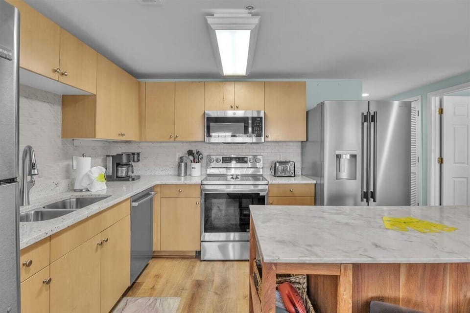 Kitchen with lots of counter space