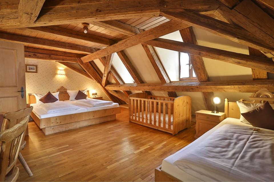 Triple Room | Minibar, desk, free WiFi, bed sheets