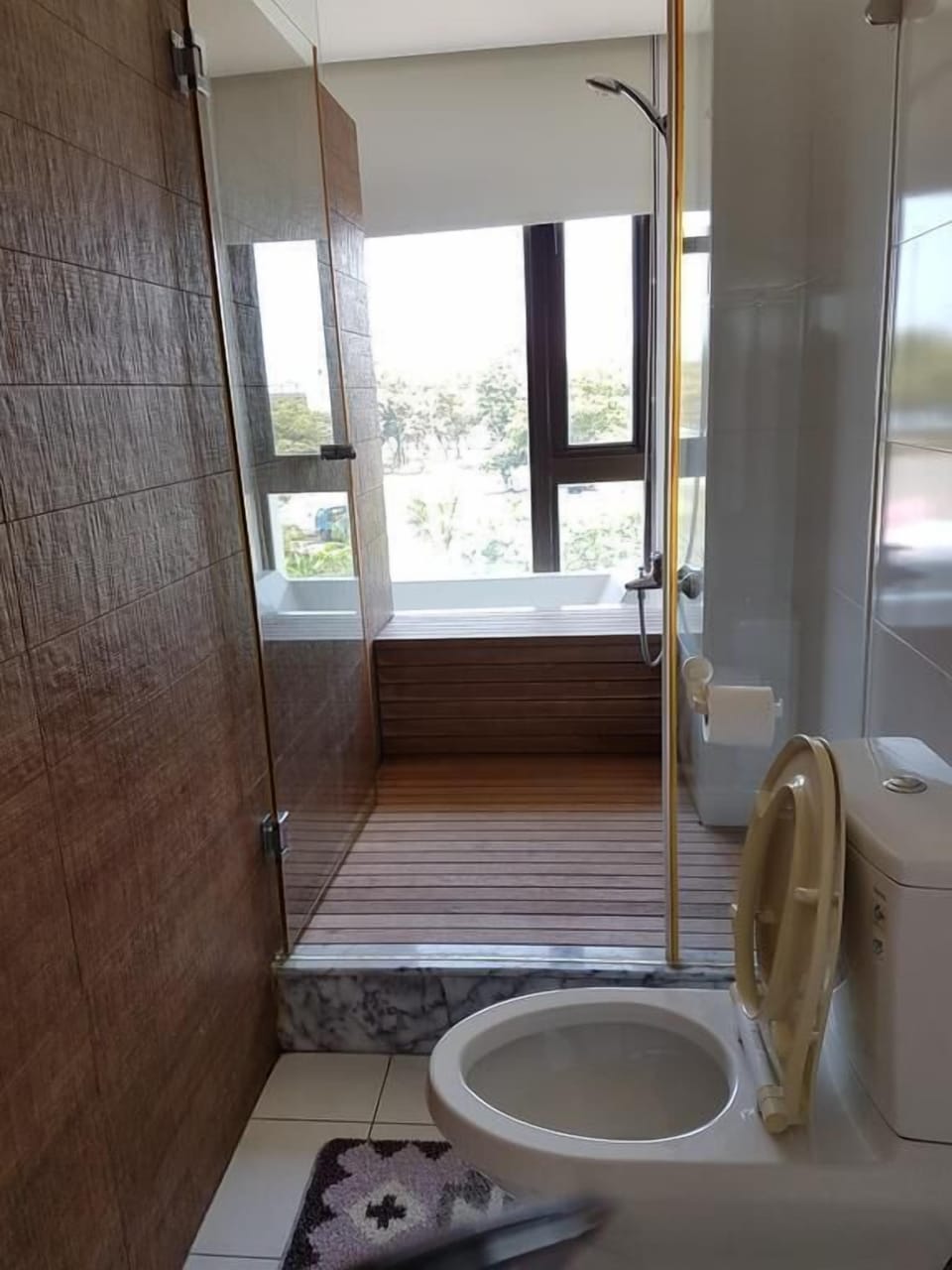 Classic Double Room | Bathroom | Free toiletries, hair dryer, slippers, towels