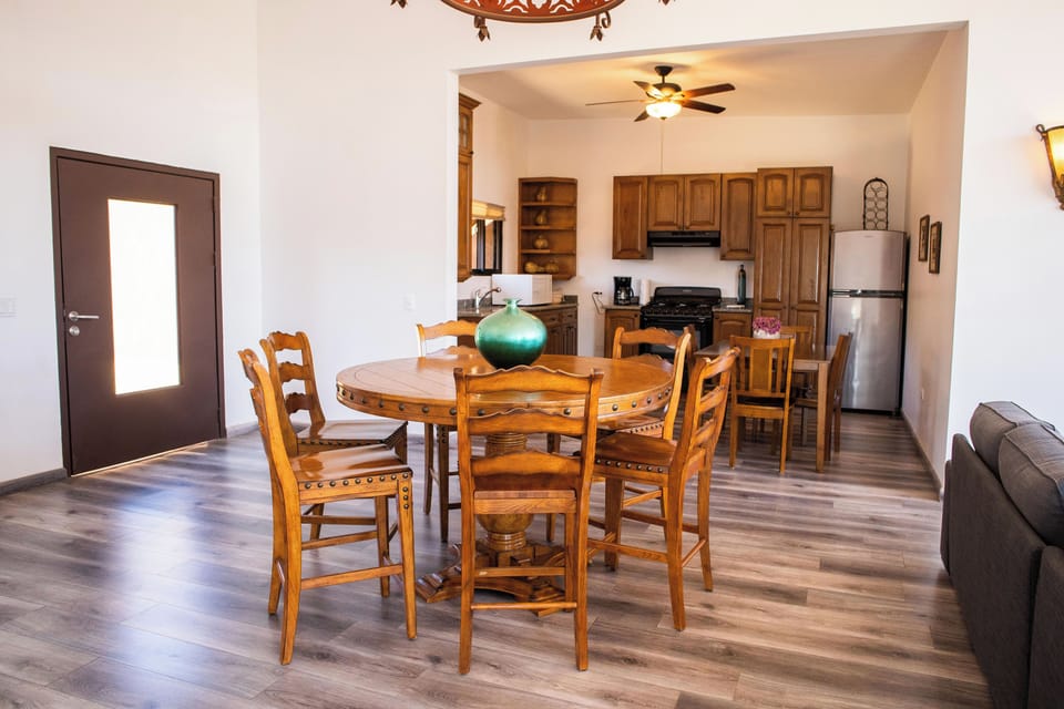 Casa La Crescenta, 2 habitaciones, vista al viñedo | Dining room