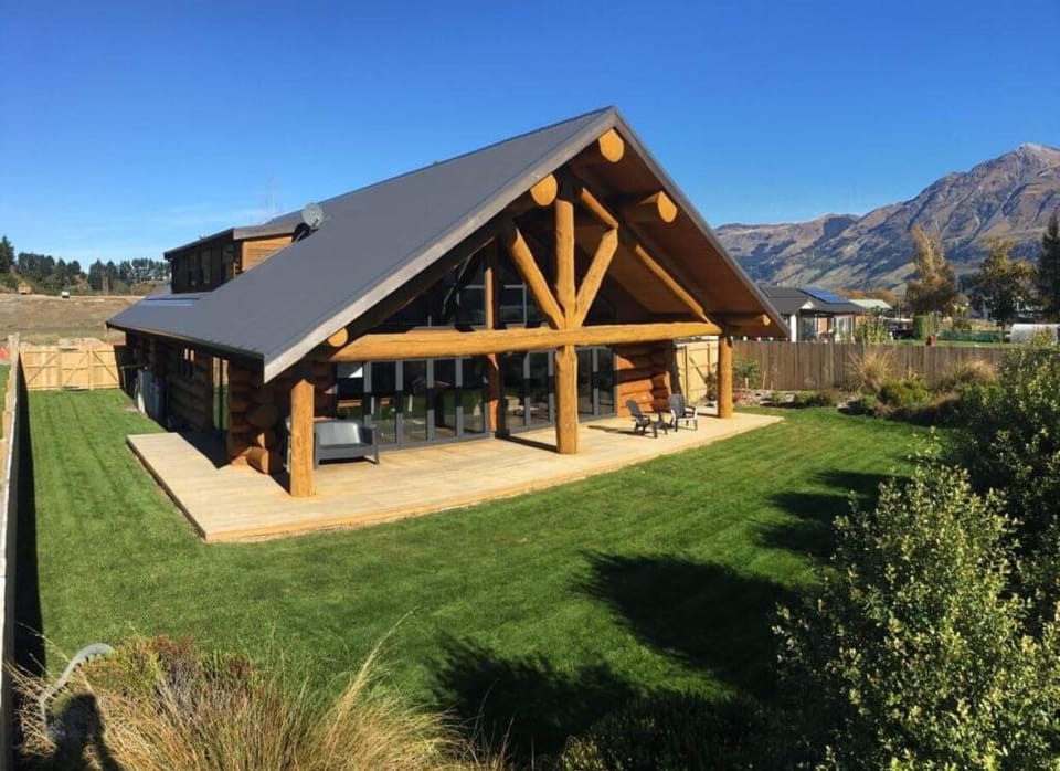 Glenorchy Log House - fully fenced yard with mountain views