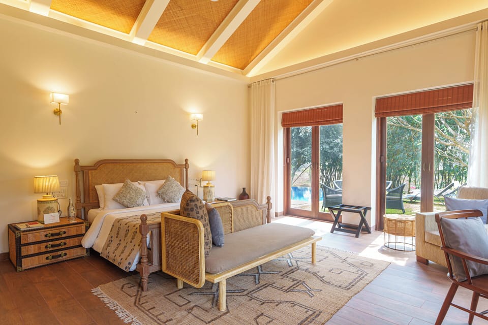 Desk, rollaway beds, bed sheets