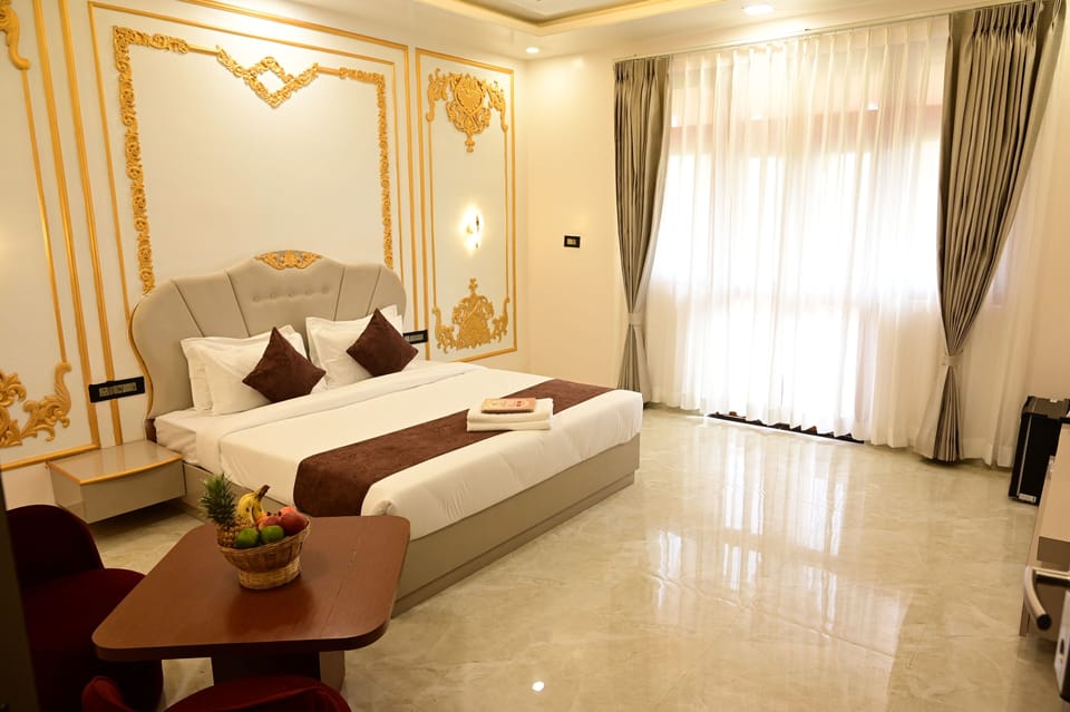 Classic Room | Egyptian cotton sheets, premium bedding, desk, laptop workspace