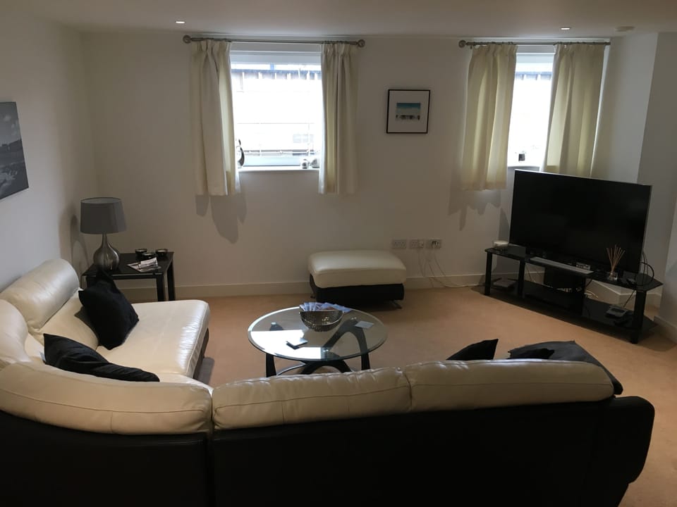 Apartment, 1 Double Bed, Non Smoking | Living area | Flat-screen TV